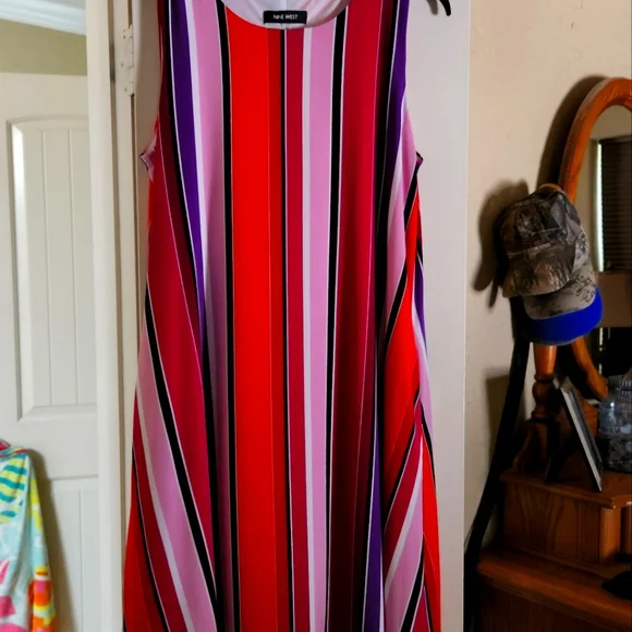 Ladies Dress - Picture 1 of 2